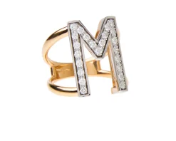 Anello oro 750‰ con lettera m in diamanti ct. 0,44 Davite & delucchi