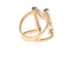 Anello oro 750‰ con lettera m in diamanti ct. 0,44 Davite & delucchi