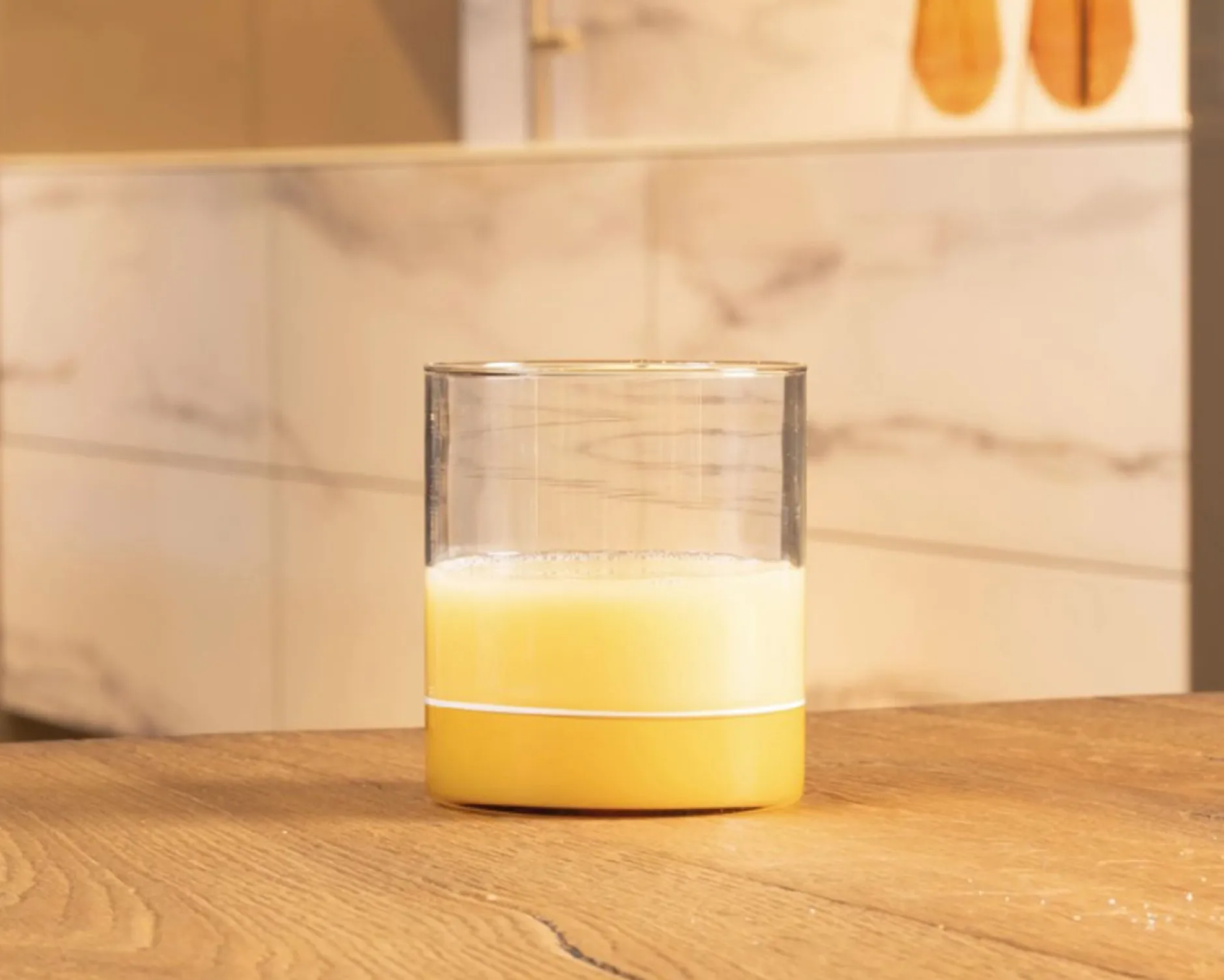 Bicchiere tumbler filo bianco giallo oro Zafferano