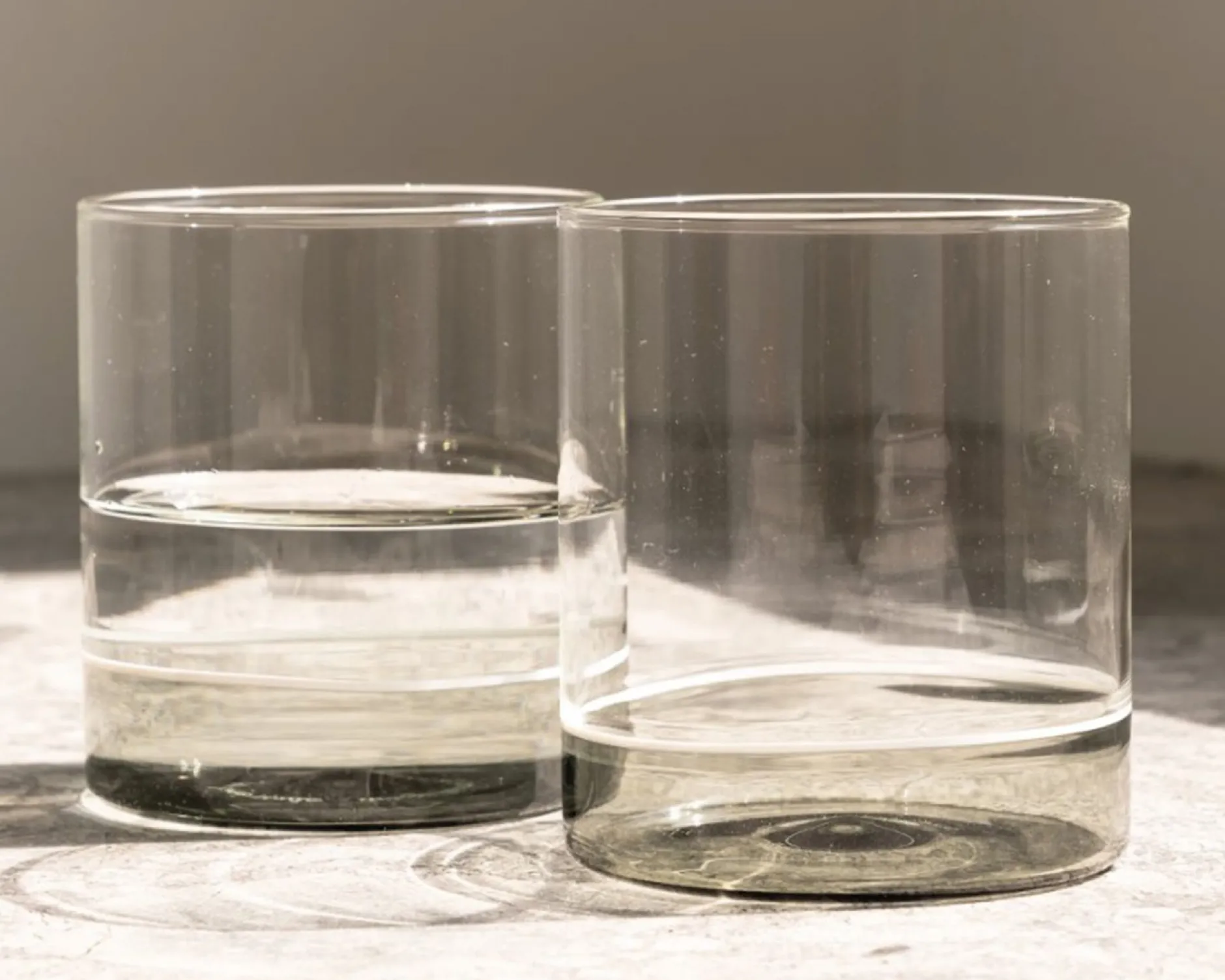 Bicchiere tumbler filo bianco grigio Zafferano