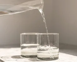 Bicchiere tumbler filo bianco grigio Zafferano