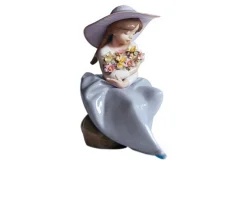 Bimba con fiori porcellana Lladro'