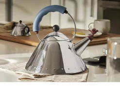Bollitore elettrico mg32 acciaio con manico azzurro Alessi