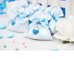 Bomboniera battesimo portachiavi coccinella azzurra con sacchetto portaconfetti Selezione zanolli