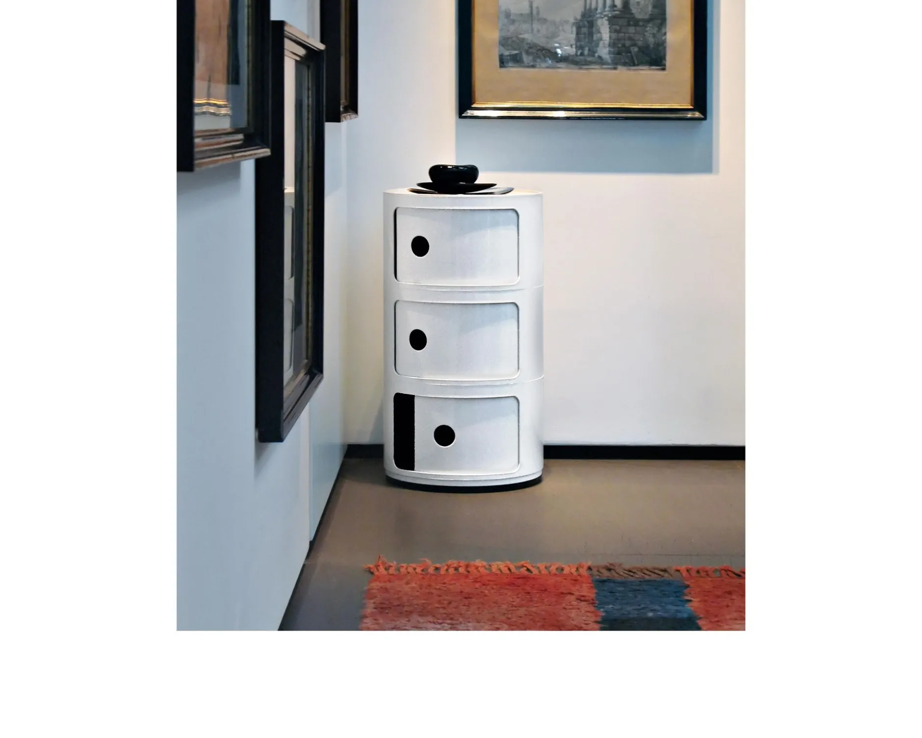 Cassettiera componibile a tre elementi colore bianco Kartell