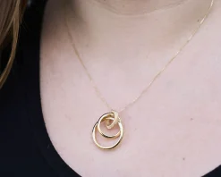 Collana oro 9 kt con cerchi lucidi e zigrinati Unoaerre