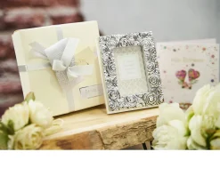 Cornice con decorazione rose e ciuffo portaconfetti Selezione zanolli
