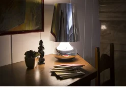 Lampada da tavolo cindy fuxia Kartell