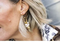 Orecchini argento dorato con perle e boule martellata Luisa della salda