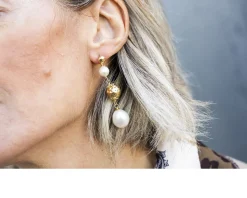 Orecchini argento dorato con perle e boule martellata Luisa della salda