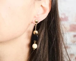 Orecchini pendenti ottone finitura oro con resina nera Sovrani