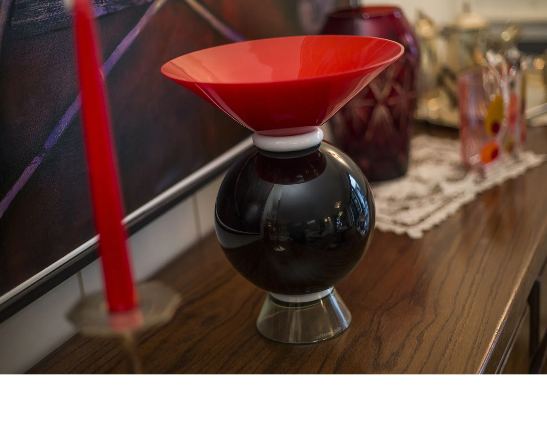 Vaso yemen vetro di murano colore corallo, lattimo, nero, e verdognolo Venini