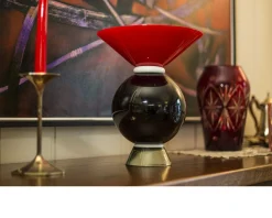 Vaso yemen vetro di murano colore corallo, lattimo, nero, e verdognolo Venini